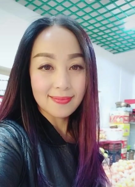 每次经过水果店里老板娘老是说我气质美女呵呵说的我不好意思了只好来