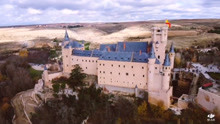 《白雪公主》和《睡美人》中的城堡竟然真的存在，它就在西班牙
