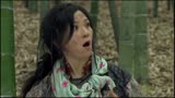 错嫁：姑娘好心帮助神经乞丐，没想到她就知自己生母，竟然没死