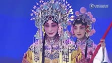 [图]珍贵：梅葆玖2012年身穿梅兰芳戏服表演《贵妃醉酒》