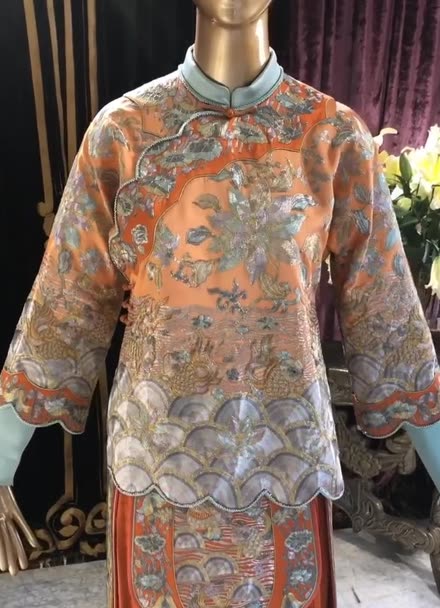 angelababy的中式礼服,由郭培老师设计;结婚必须要有中式礼服! 