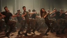 印度高分电影盖世俊杰，男主追击恐怖分子后回营地与美女载歌载舞
