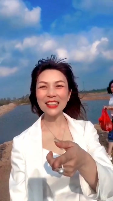 家乡的景家乡的人她们好淡定呢来来来玲妹来了哥对歌对歌哟