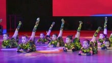 少儿舞蹈《红蓝军》孩子们表现超级棒，快来欣赏、放松一下吧