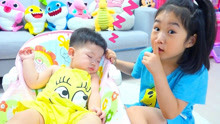韩国宝蓝扮演妈妈照顾小宝宝，哄吃哄玩又哄睡，真是太难了！