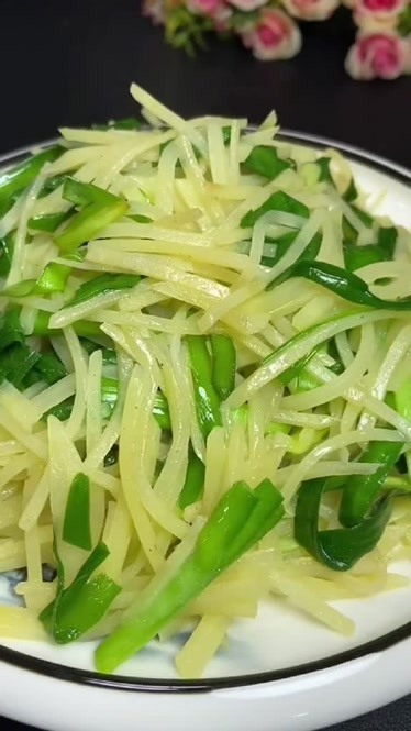 土豆丝炒韭菜图片