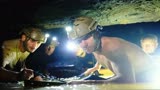 《洞穴》：一群熊孩子被困几百米深洞穴，多国潜水专家联合救援