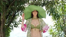性感泳装模特为你展现夏日的美好，尽情享受海岛生活