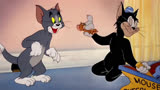 搞笑配音：《猫和老鼠》杰瑞被两只大猫抓住了，他会怎么逃出魔爪