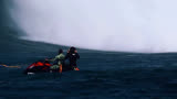 也不知道在夏威夷茂衣岛的这场大火之后，还能不能看到勇士们在JAWS浪点（电影《极盗者》水之生灵拍摄地）冲出如此让人惊叹的史诗画面了！大家且看且珍惜吧。。。
#冲浪 #极限运动 #专业动作请勿模仿