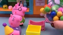玩具动画：小猪佩奇玩具故事，佩奇有好多弹力球，真让人羡慕