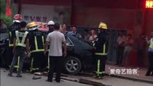 【拍客】实拍饶平新丰永鑫商场门口车祸现场 两位车主当场死亡