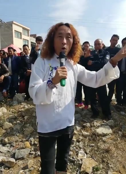 一开嗓就醉啦,实拍贵州农村牛人阿雄