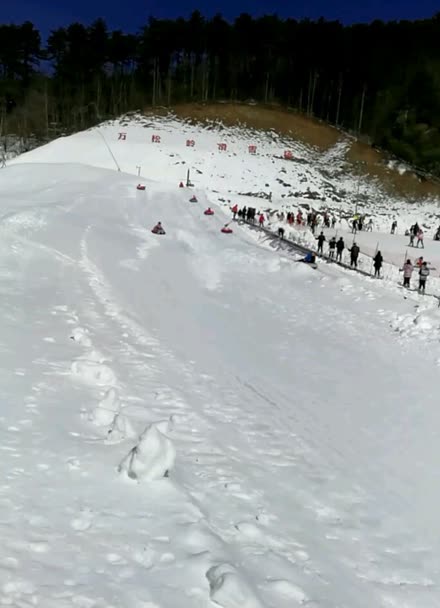 大明山滑雪场雪道图片