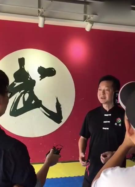 黄匡中师傅接受广州电视台的采访