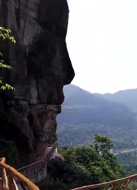 像人脸侧面的山图片