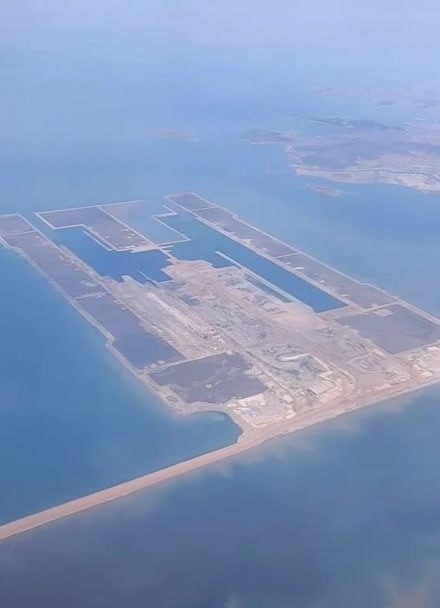 大连金州湾国际机场,规划填海造陆20多平方公里,将耗资265亿,建成后将
