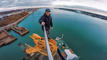 南安普敦码头危险的起重机攀爬，请勿模仿！