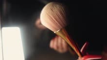 edafoxx brushing on mirror (camera brushing) to help you