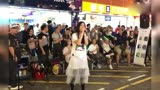 香港街头艺人重现经典《天若有情》曾被深深迷恋的一首歌