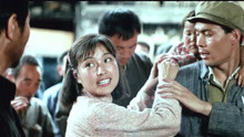 刘晓庆在《芙蓉镇》中演技最炸裂片段，堪称经典之作，无人超越！