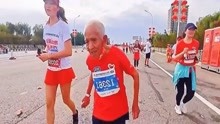 精气神远胜同龄人！82岁老爷爷2小时38分跑完半程马拉松！生命在于运动