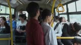 中国刑警：小混混公交车上手不安分，当场就被美女刑警教训