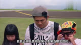 《爸爸去哪儿》曹格是第一季第五期出现，带孩子泥潭找食材