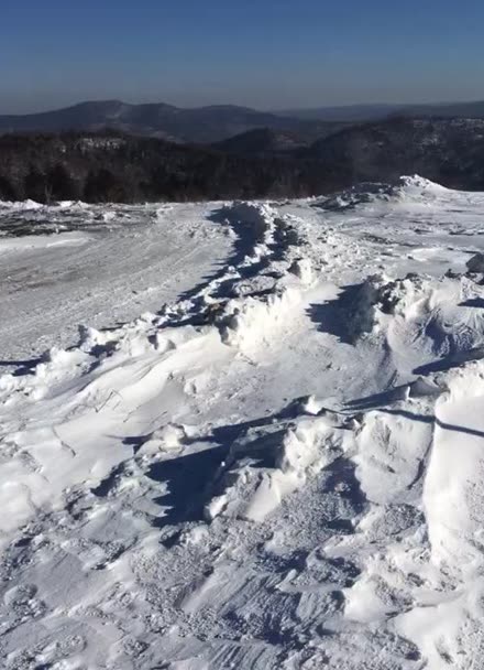 黑龍江哈爾濱登山看大雪封山