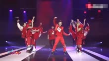 EXO罕见的全部穿上红衣服表演《狼与美女》，好帅!好怀念!