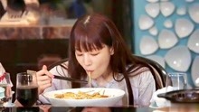 韩国人吃中国特色美食，吃过桥米线汤都不剩：这种美味只能中国有
