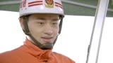 火线英雄：消防员拼命对他施救，男人终于醒了，真让人高兴