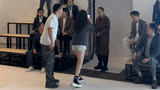 张艺谋《坚如磐石》合影，雷佳音、张国立、于和伟、何政军等