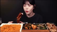 今日菜系：拌面+脆皮五花肉+烤肉 韩国小姐姐沉浸式吃播