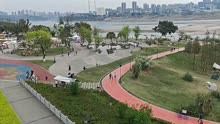 重庆南滨路大鱼海棠公园，长江枯水期河床裸露在外，天空之境好美