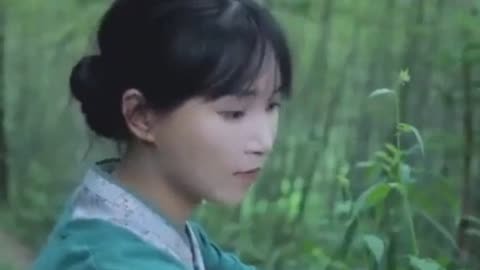 时隔近一年 李子柒露面营业了