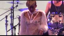 Miley Cyrus 现场演唱歌曲 Wrecking Ball