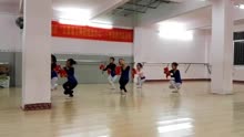 2015年防城贝雪星艺培训中心中国舞第六级考级舞蹈《牵牛花》，学员文敏儿、徐艺华等六位学生在排练。