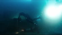 自由潜水大神Guillaume Nery，闭气探索地中海最大的海底沉船