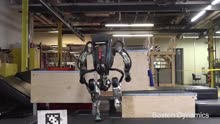 波士顿动力再升级：人形机器人Atlas凌空三连跳（最新视频）