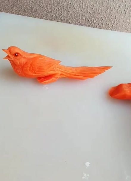 胡萝卜雕刻小鸟艺术