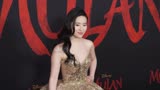绝美！刘亦菲《花木兰》美国首映红毯高清视频