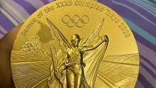 东京奥运会冠军朱雪莹发问，“你们的奖牌……也能抠掉一层皮吗？”