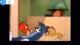 《猫和老鼠》汤姆猫和杰瑞联合起来对付三只小熊，虽然被整惨
