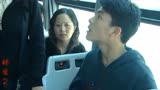 错爱：儿子公交车上给病重妈妈占座，却遭人霸占，秒被打脸真解气