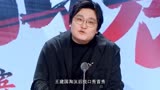 王建国淘汰后脱口秀首秀，谐音梗虽迟但到，另类解说三国故事