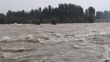 青海冬格措纳湖溃堤事件：网络谣言需警惕，保持冷静和理性