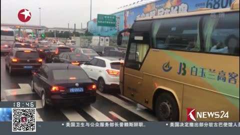 上海货车上高架车祸_上海两车高架上斗气_上海外地牌照限制上高架