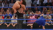 WWE经典回顾：约翰塞纳对阵送葬者，结果惨遭对方暴击