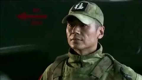 特种兵之火凤凰雷战跟女兵对视几秒,雷战缓不过神